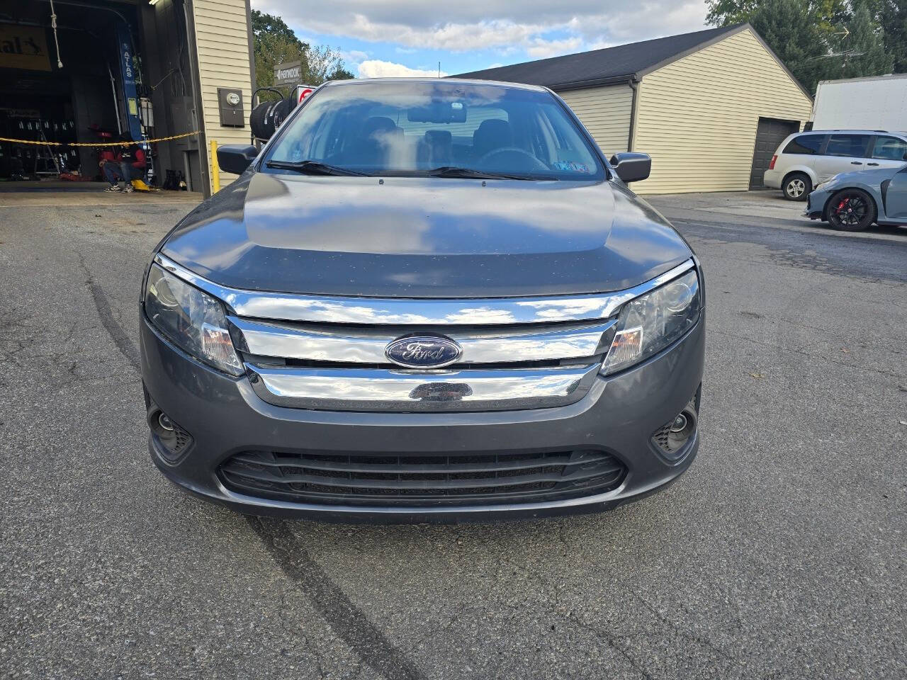 2010 Ford Fusion for sale at QUEENSGATE AUTO SALES in York, PA