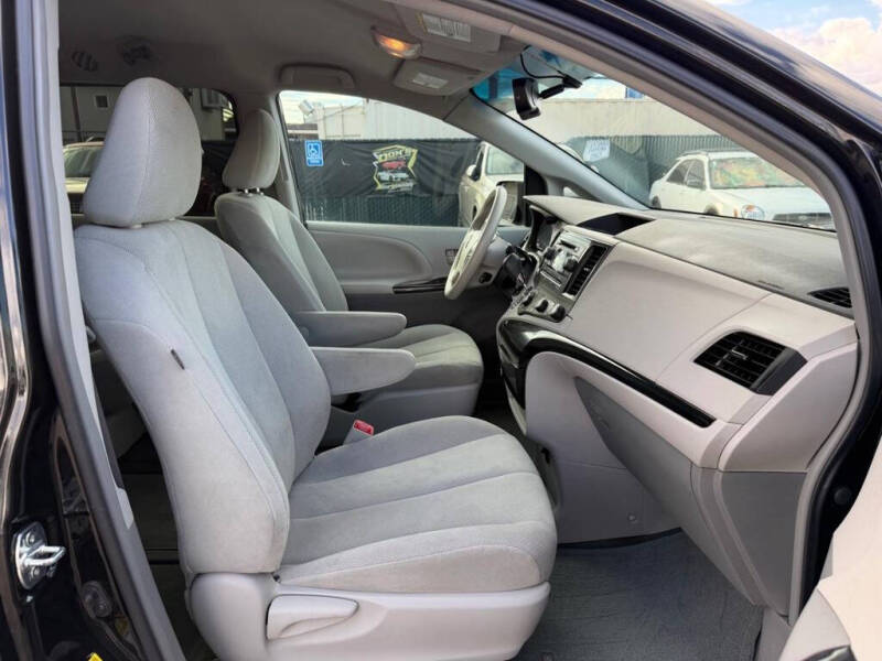 2014 Toyota Sienna L 7-Passenger