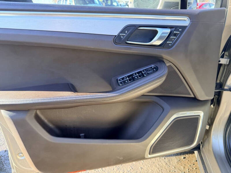 2015 Porsche Macan Turbo