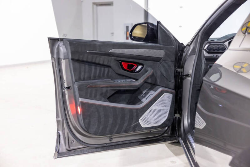 2023 Lamborghini Urus Performante