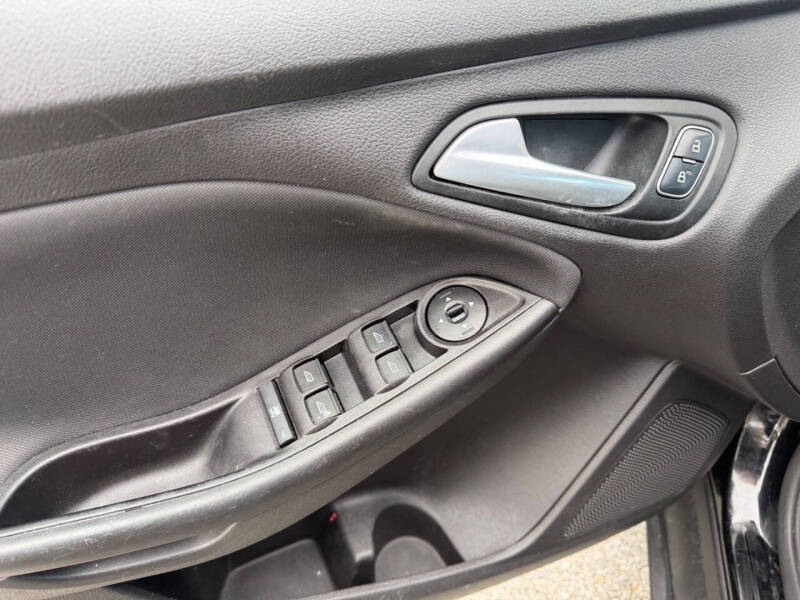 2018 Ford Focus SE - Photo 17