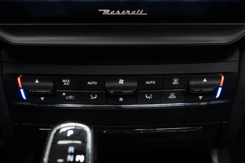 2022 Maserati Ghibli Modena Q4