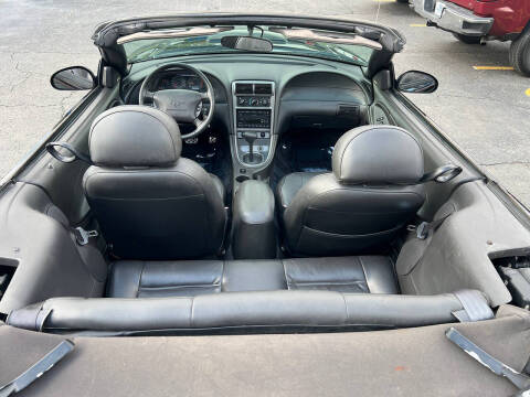 2004 Ford Mustang Deluxe