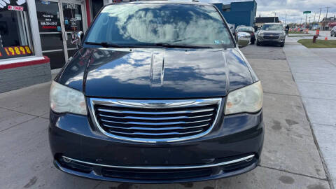 2013 Chrysler Town and Country Touring-L
