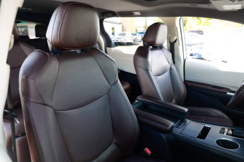 2021 Toyota Sienna Platinum 7-Passenger