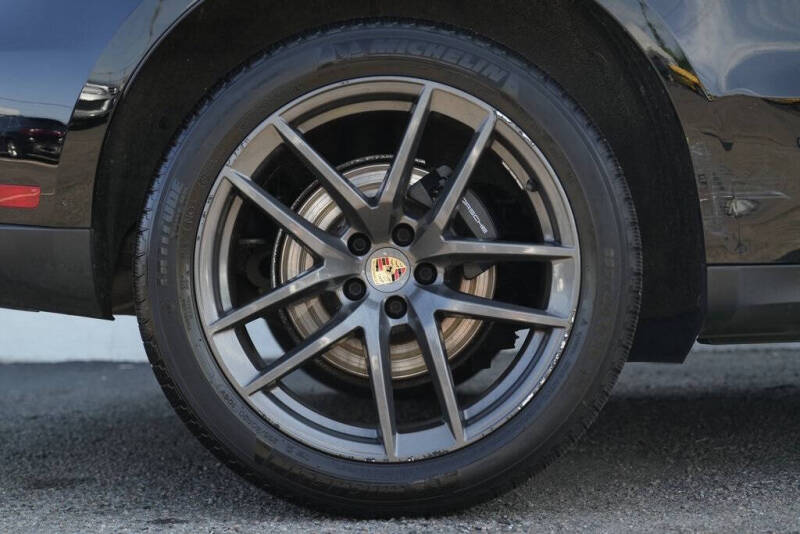 2023 Porsche Macan T