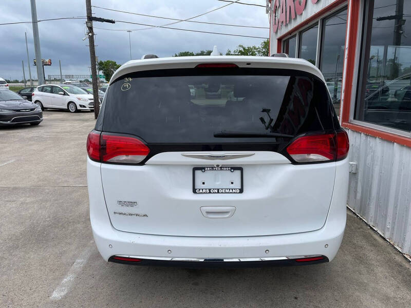 2017 Chrysler Pacifica Touring-L Plus