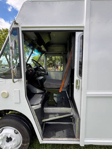 2004 Freightliner MT45 Chassis