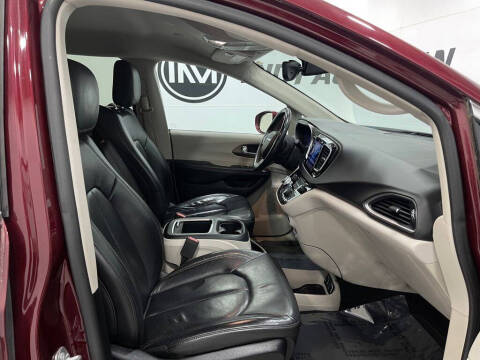 2017 Chrysler Pacifica Touring-L Plus