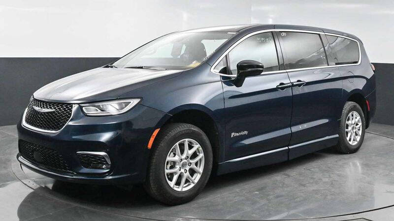 2024 Chrysler Pacifica Touring