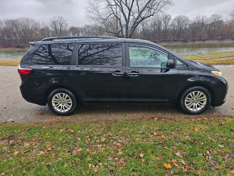 Used 2017 Toyota Sienna XLE with VIN 5TDYZ3DC1HS810258 for sale in Terre Haute, IN