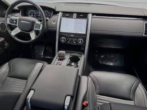 2024 Land Rover Discovery P300 S