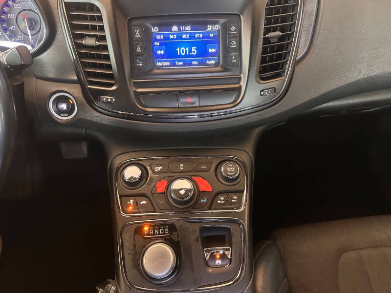 2016 Chrysler 200 S