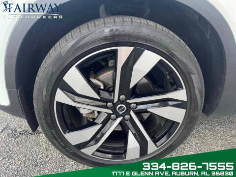 2024 Volvo XC40 B5 Plus Dark Theme