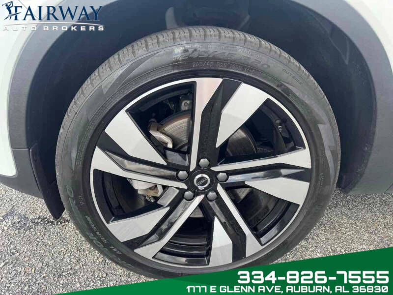 2024 Volvo XC40 B5 Plus Dark Theme