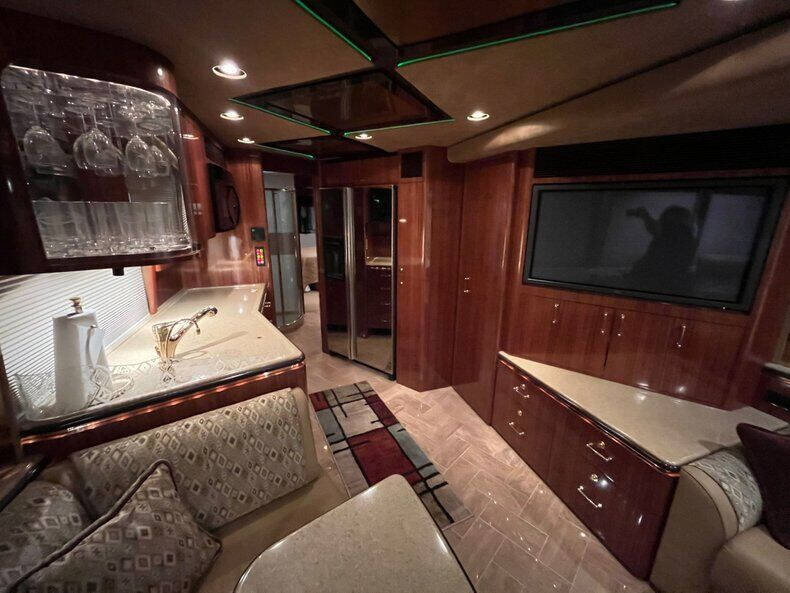 2005 Prevost XL2