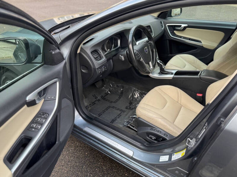 2018 Volvo S60 T5 Inscription Platinum