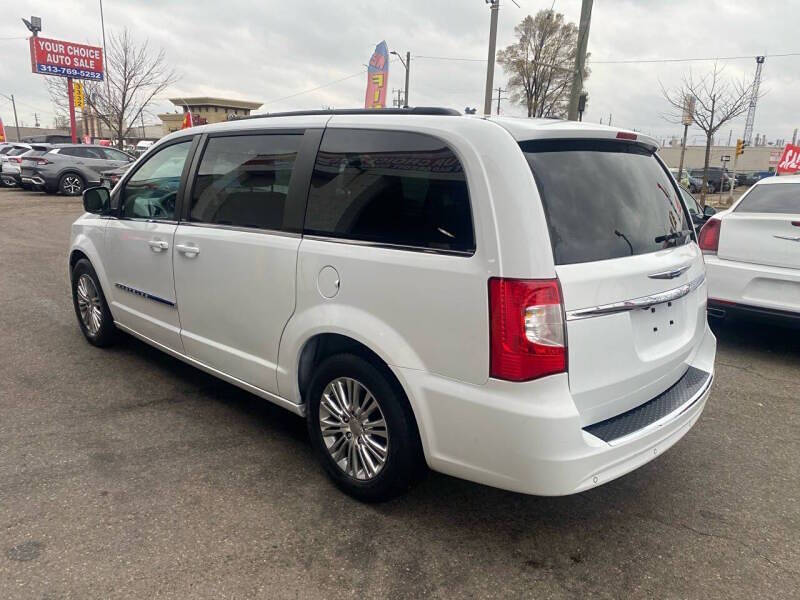 2014 Chrysler Town and Country Touring-L