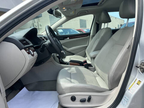 2012 Volkswagen Passat SEL