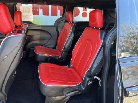 2020 Chrysler Pacifica Limited Red S