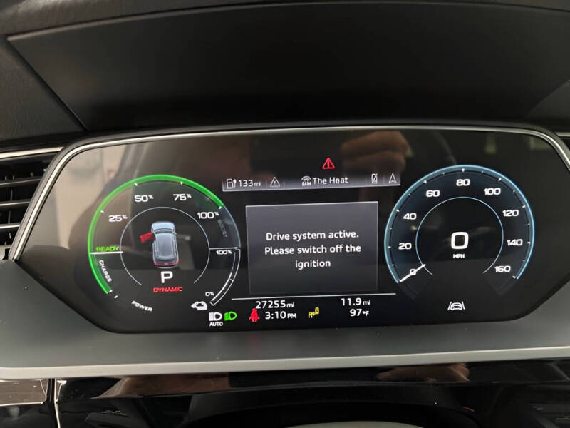 2022 Audi e-tron quattro Premium