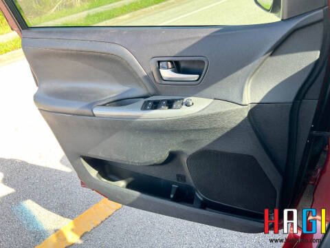 2017 Toyota Sienna SE 8-Passenger