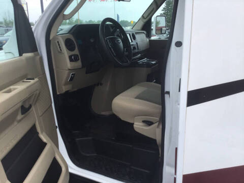 2022 Ford E-350