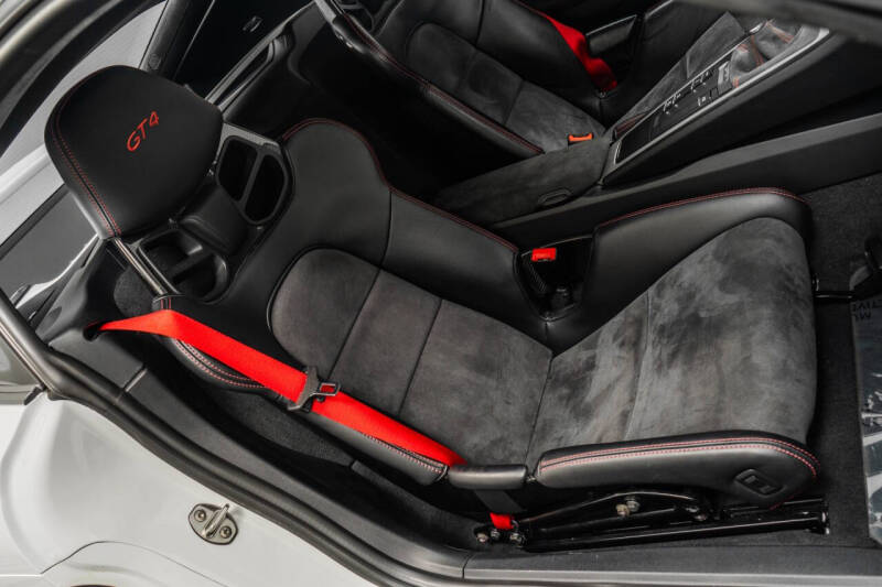 2016 Porsche Cayman GT4