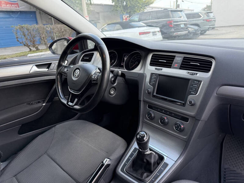2017 Volkswagen Golf TSI S