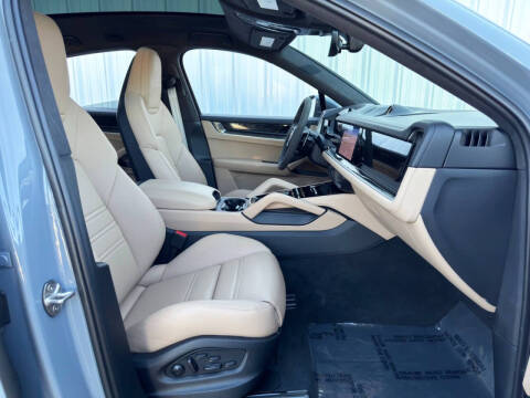 2024 Porsche Cayenne Turbo E-Hybrid Coupe