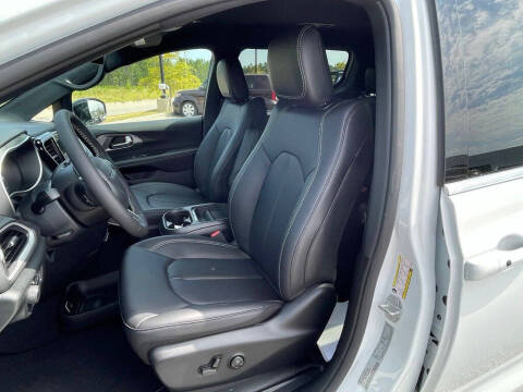 2027 Chrysler Pacifica LX