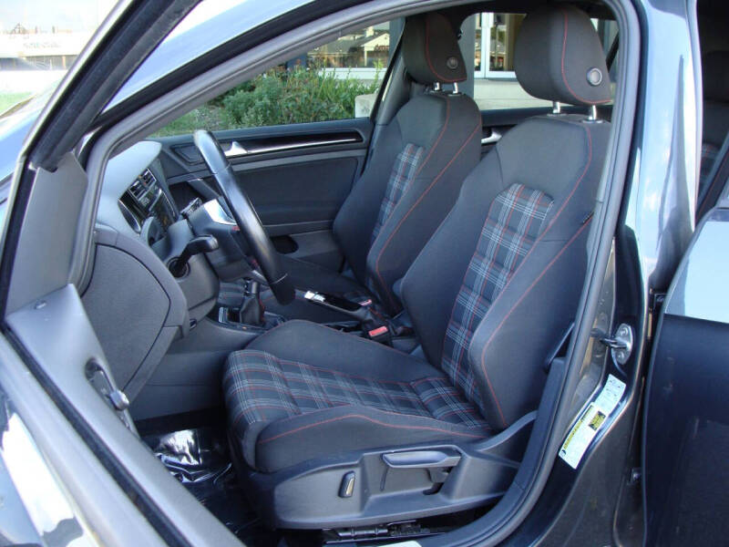 2017 Volkswagen Golf GTI S