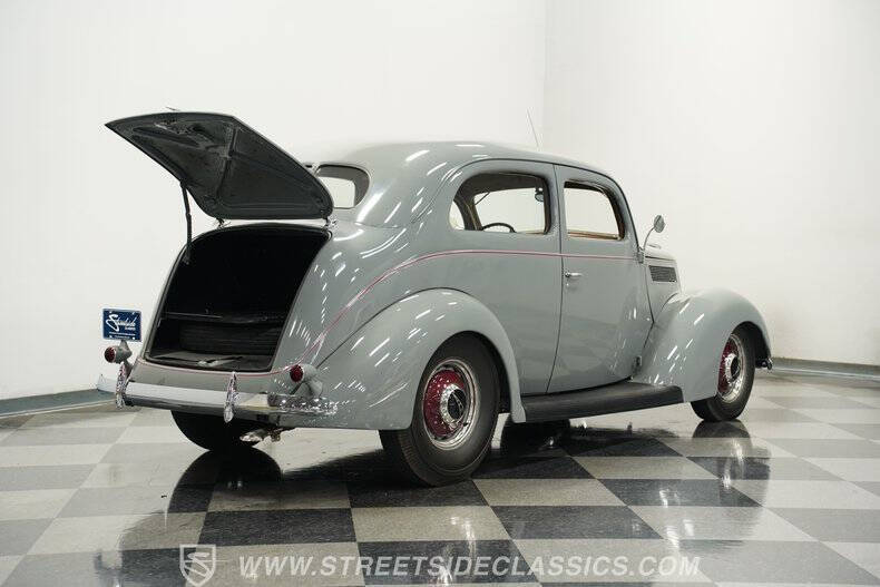 1937 Ford Tudor