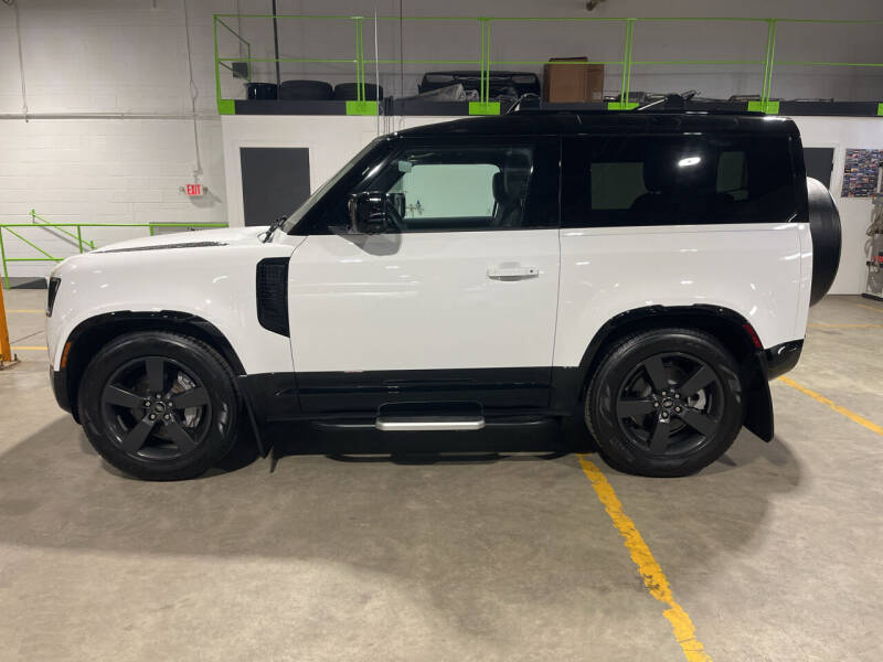 2022 Land Rover Defender X-Dynamic SE's photo