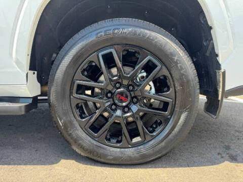 2025 Toyota Sequoia SR5