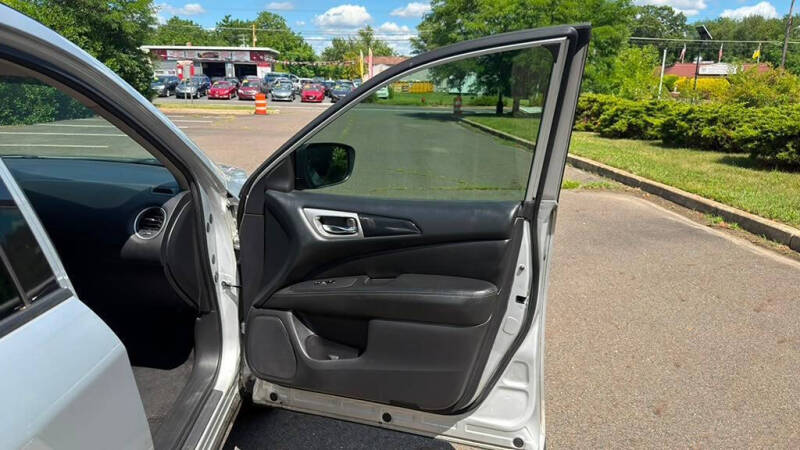 2018 Nissan Pathfinder SV