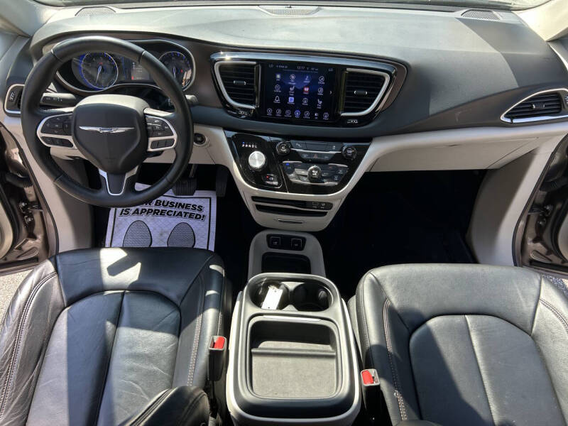2017 Chrysler Pacifica Touring-L