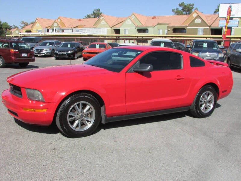 2005 Ford Mustang Deluxe photo 6