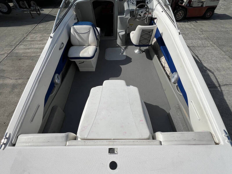 2008 Bayliner 210 Discovery