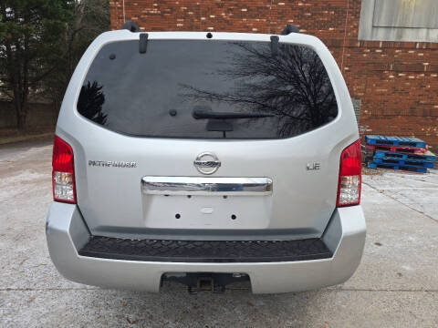 2011 Nissan Pathfinder LE