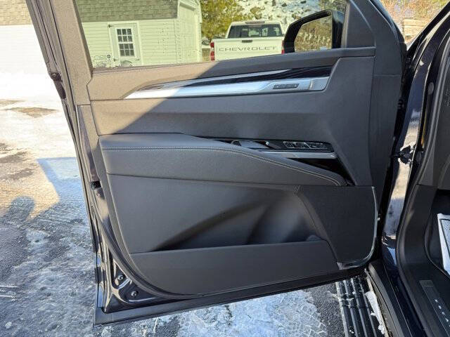 2025 Cadillac Escalade ESV Sport