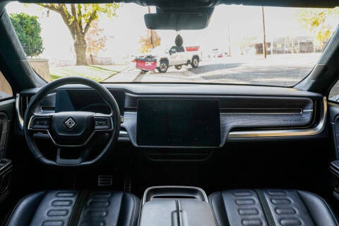 2023 Rivian R1S Adventure