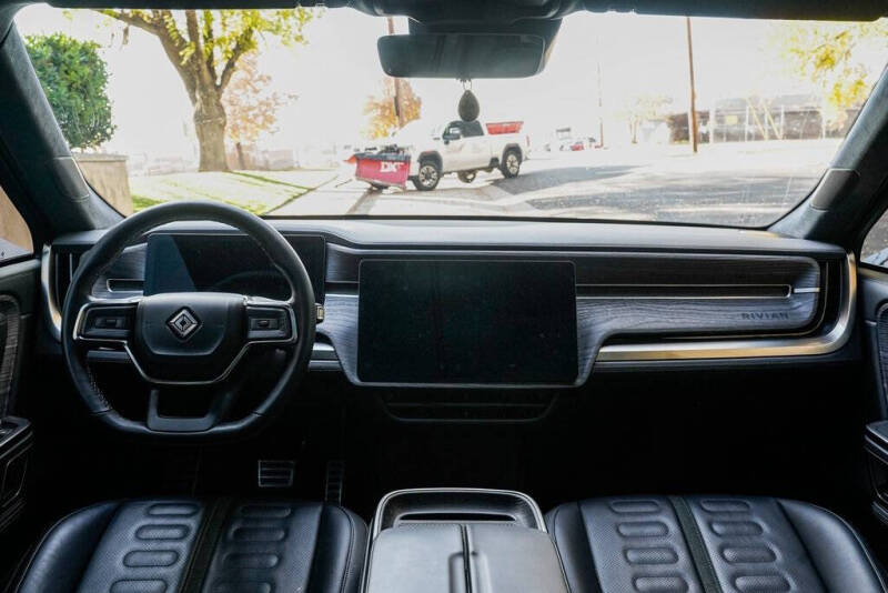 2023 Rivian R1S Adventure