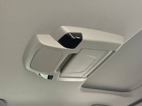 2019 Honda Pilot Touring w/Rear Captain's Chairs