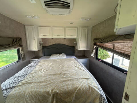 2005 Freightliner XCS Chassis