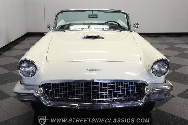 1957 Ford Thunderbird