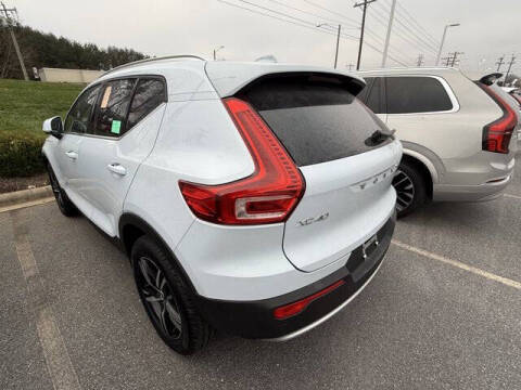 2025 Volvo XC40 B5 Core Bright Theme