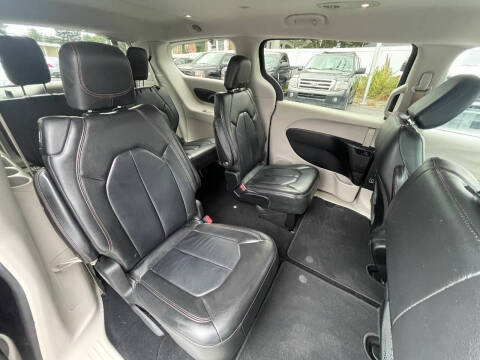 2017 Chrysler Pacifica Touring-L