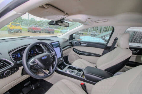 2023 Ford Edge Titanium