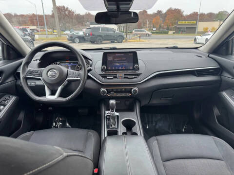 2022 Nissan Altima 2.5 SV